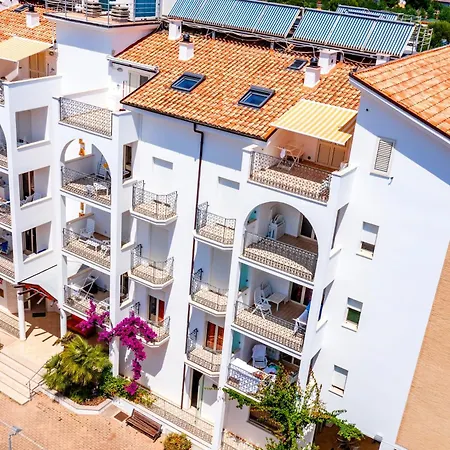 Aparthotel Playa Sirena